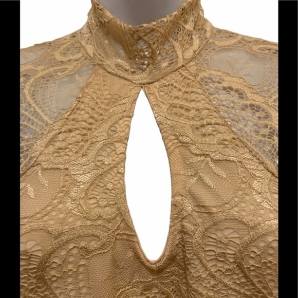 Charlotte Russe Beautiful Lace Long Sleeve Blouse - Picture 10 of 11